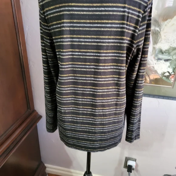 Top - Picture 2 of 4